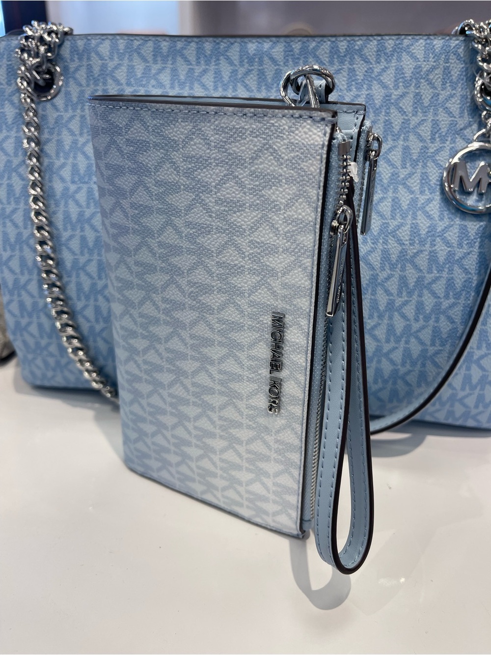 MICHAEL KORS Jet Set Large Double Zip Ombré Signature Logo Wristlet Phone Holder - Picture 3 of 16